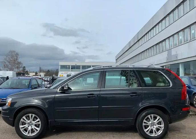Left hand drive VOLVO XC 90 D5 Momentum